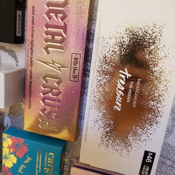 Makeup Bundle - Picture 6 of 8